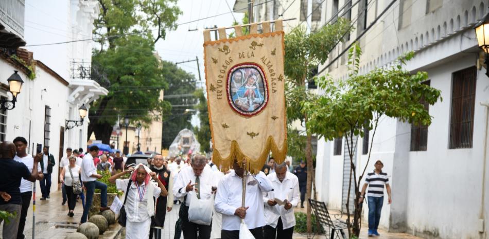 Entre cantos y reverencias , fieles honran a Nuestra Señora Virgen de la Altagracia en su día - Dominican Republic Post – Caribbean News , Business , Travel & Culture